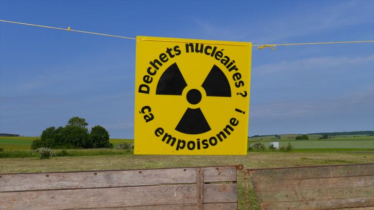 100000 pas à Bure, 7 juin 2015 - Déchets nucléaires ? Ça empoisonne !