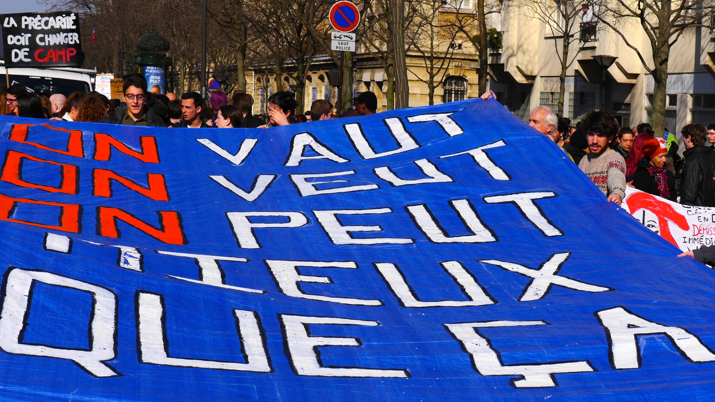 «On vaut, on veut, on peut mieux que ça» et «La précarité doit changer de camp»